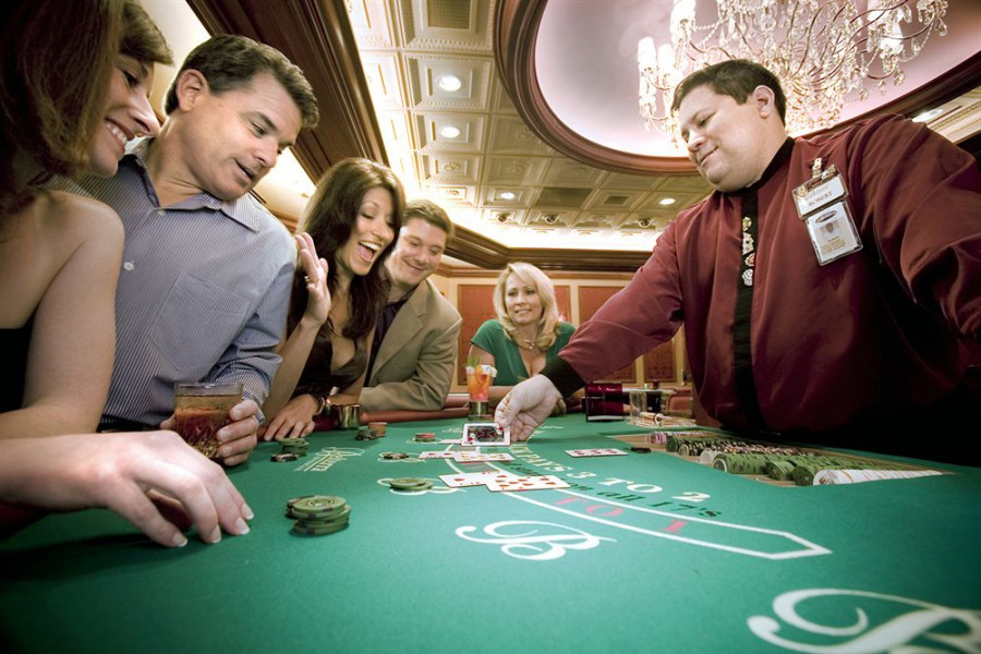 casino table games near sarasaga fl